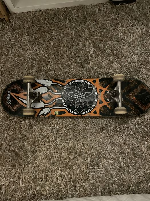 Skate enuff com uma mandala como desenho