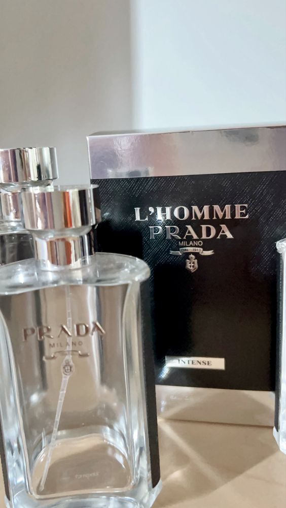 Frascos perfume Prada decoração