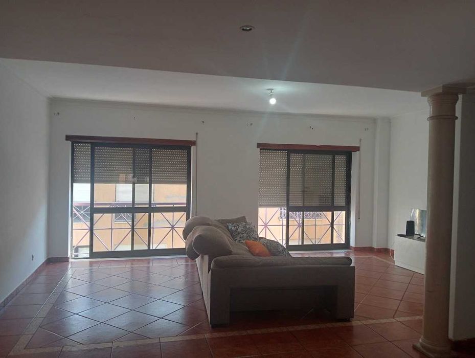 Arrendo apartamento T3 Próximo da estação do entroncamento.