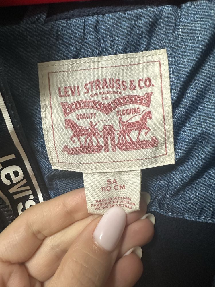 Утеплена куртка Levis