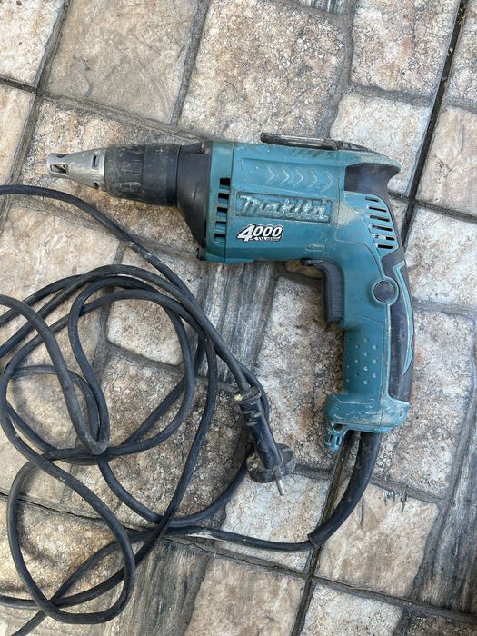 Сетевой шуруповерт для гипсокартона Makita FS 4000