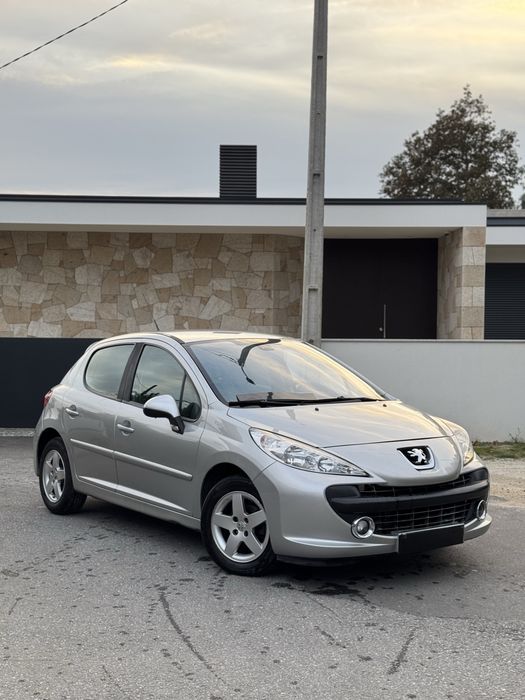 Peugeot 207 1.4 Hdi -5 Lugares