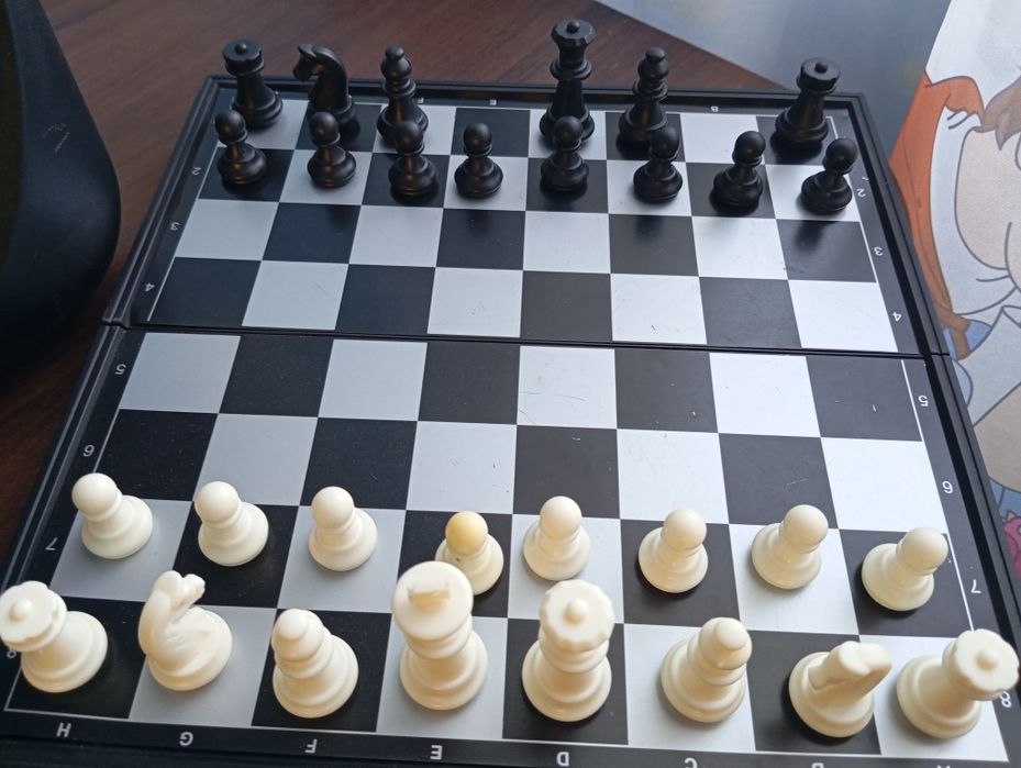 Продам шахмати на магнітах