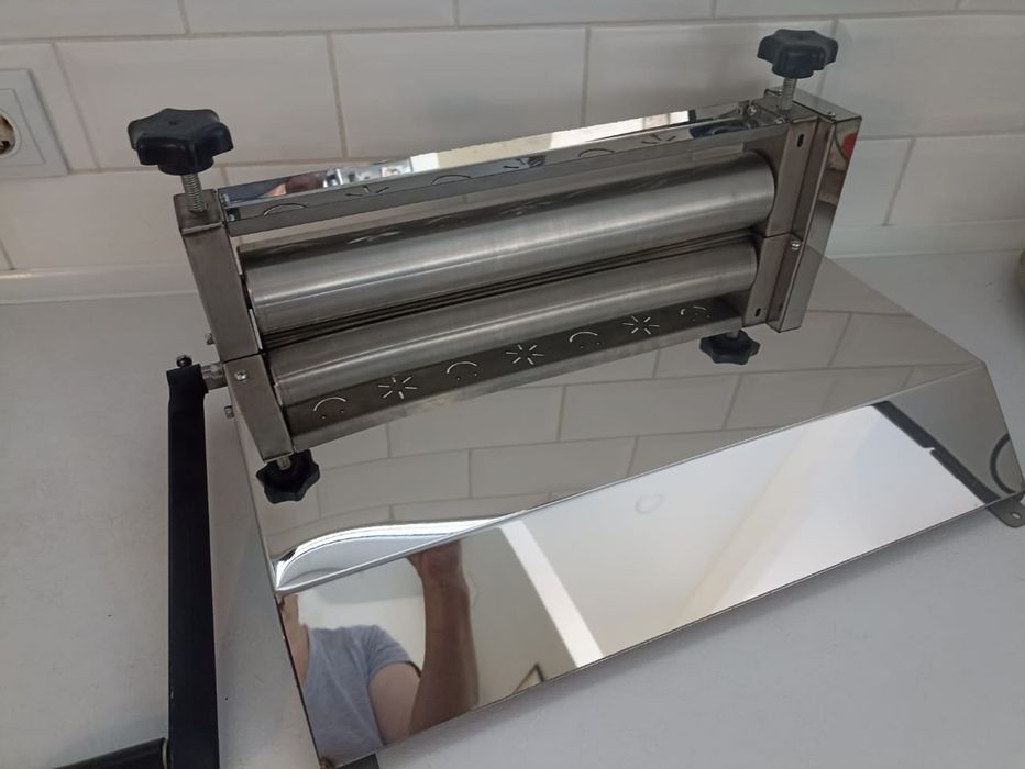 Тісторозкатка ТРМ400  нержавійка,НОВА (тестораскатка) стальні шестерні