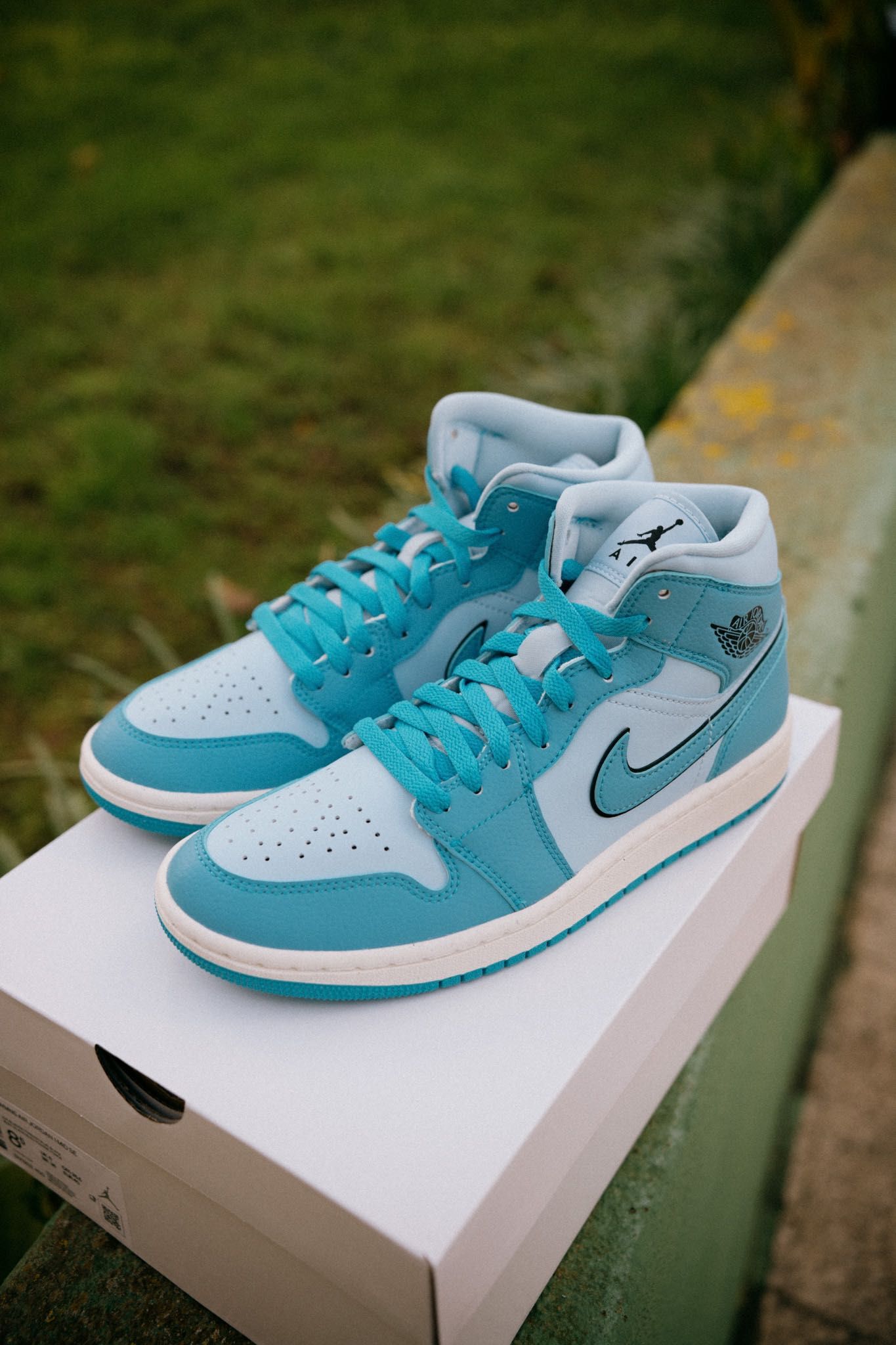 Air Jordan 1 Mid SE “Ice Blue” 42