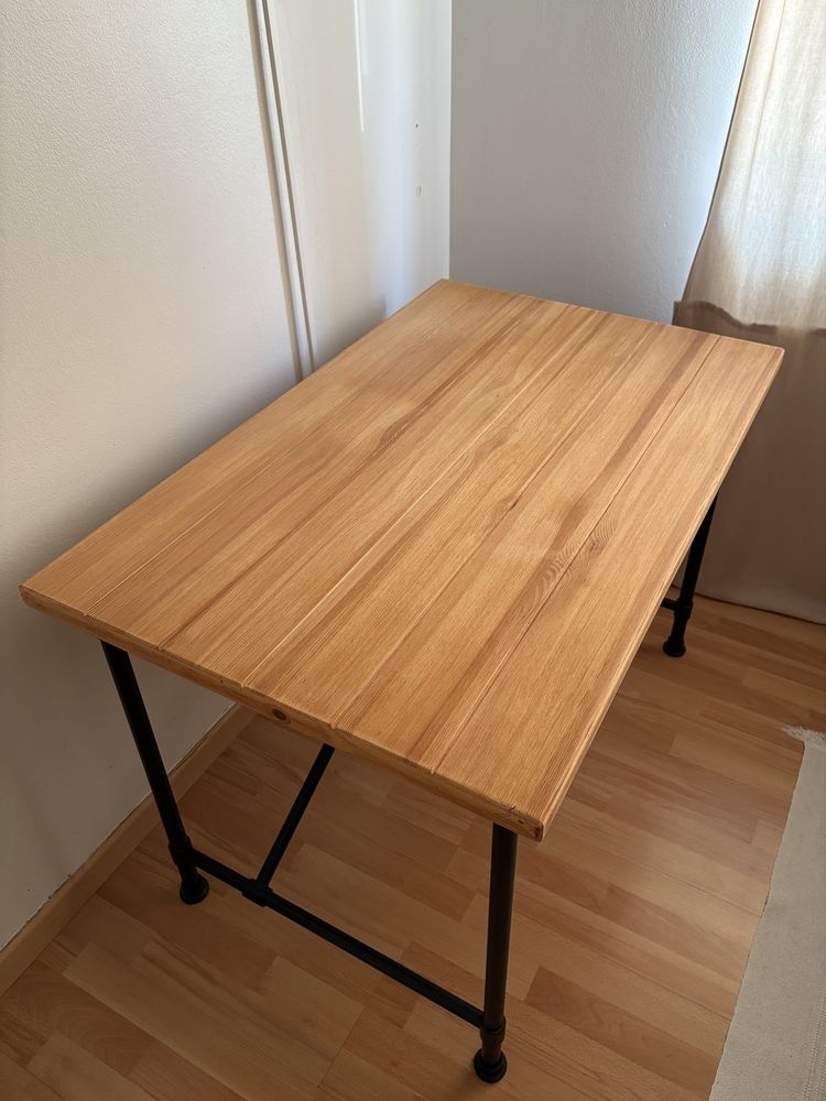 Mesa/ Secretária em Pinho e Aço