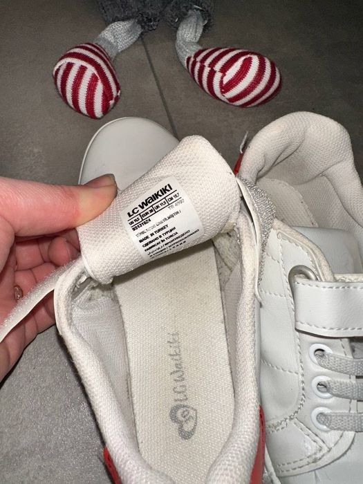 Продам кроссовки