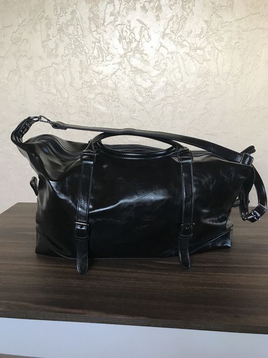 Чорна,дорожня,шкіряна сумка