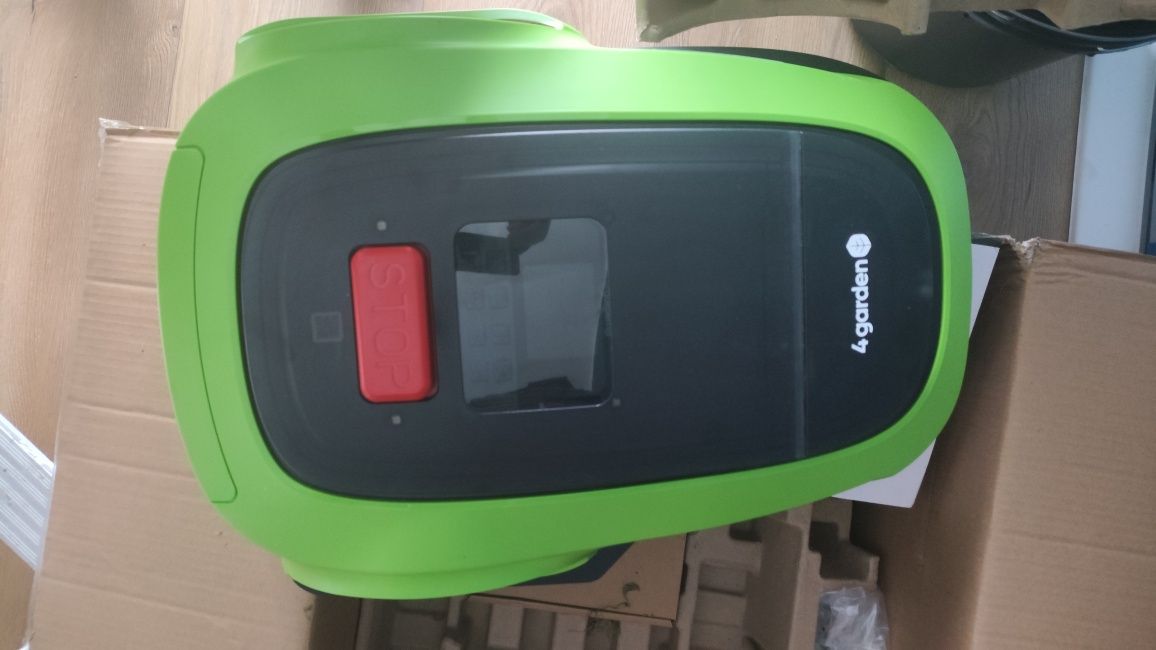Robot koszący, kosiarka automatyczna 4garden AR900