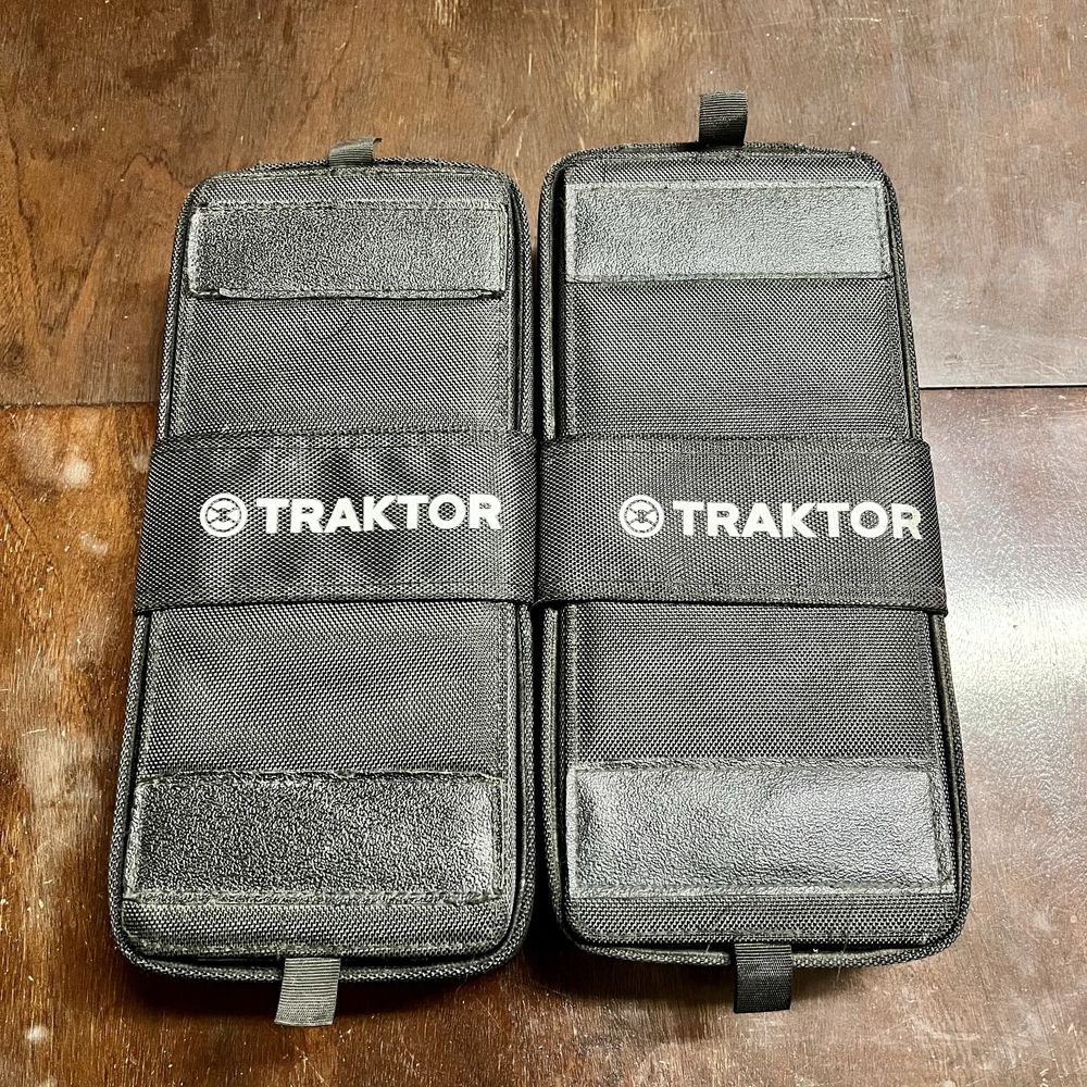 Traktor x1 mkII + Traktor Z1 / controlador e mesa de mistura