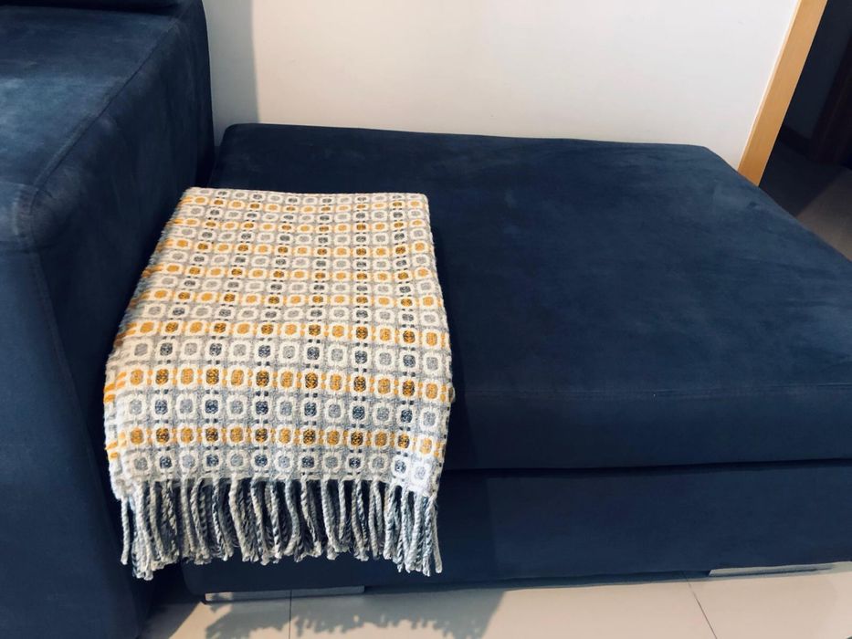 Sofá cinza com tecido excelente e otimo estado