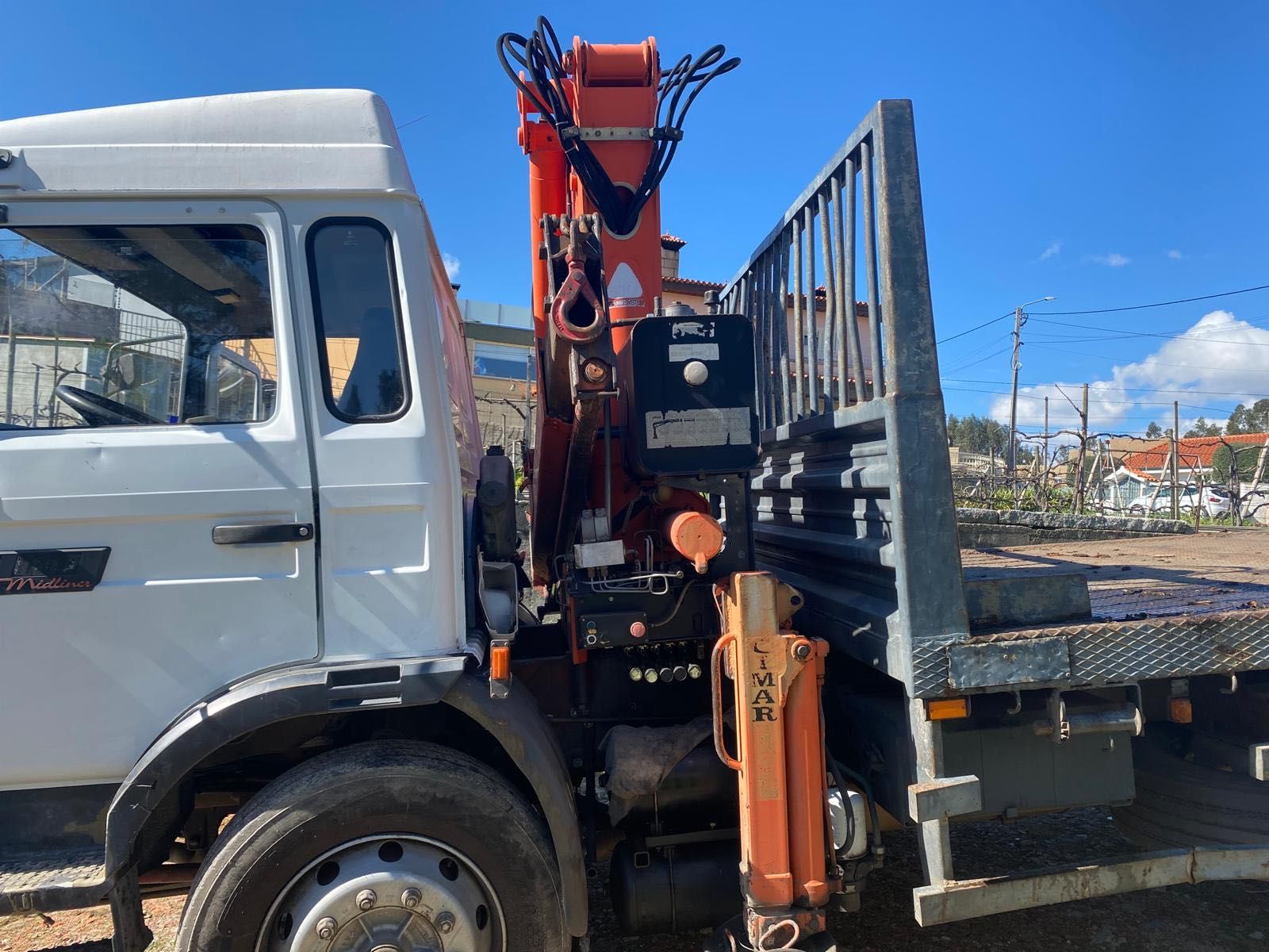 Renault Midliner M180 C/ Grua - **OTIMO ESTADO**