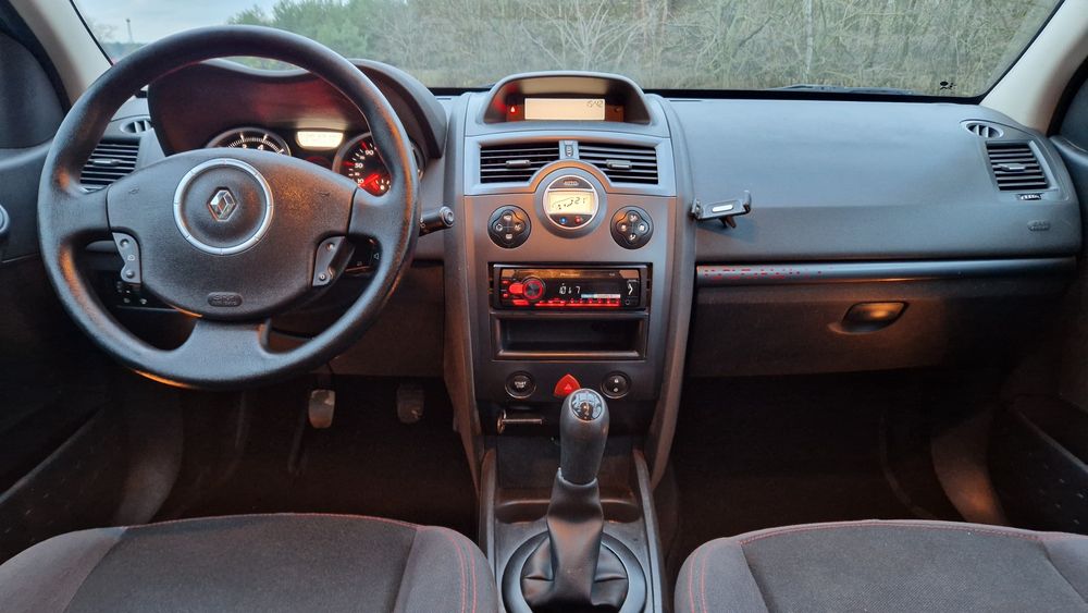 Автомобиль Renault Megan 1,6