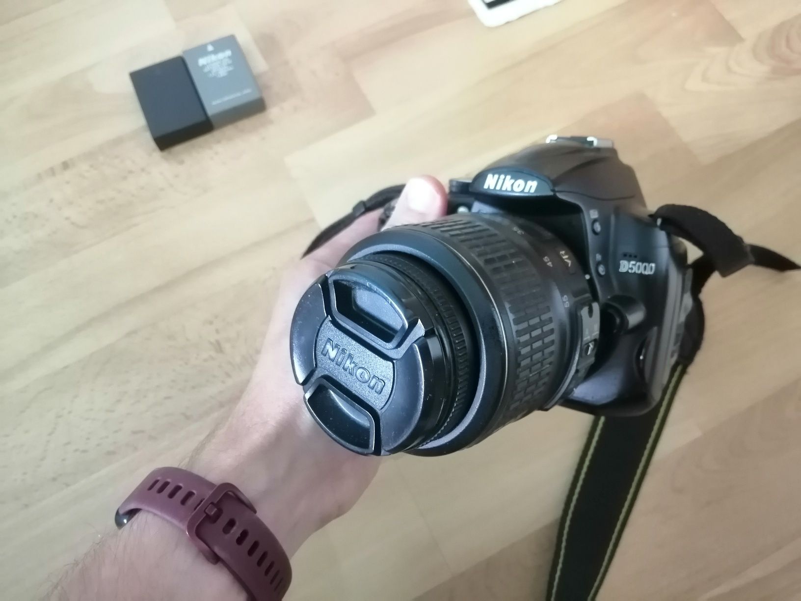 Nikon D5000 z obiektywem