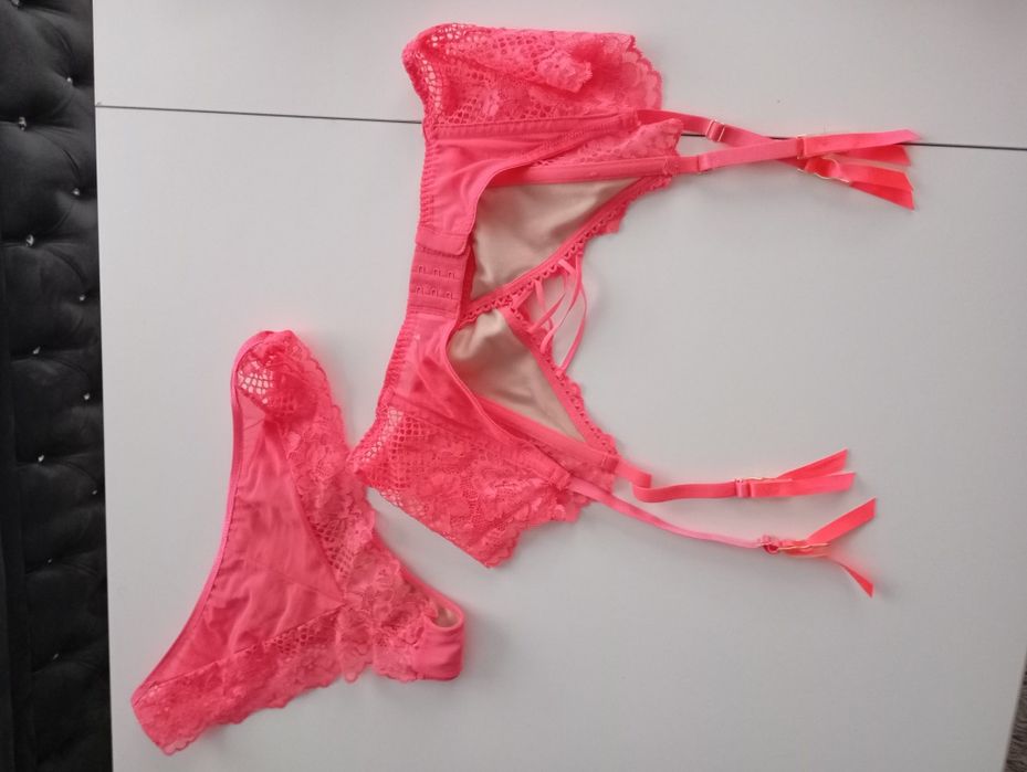 Komplet zestaw koszulka nocna pas do pończoch majtki M/L