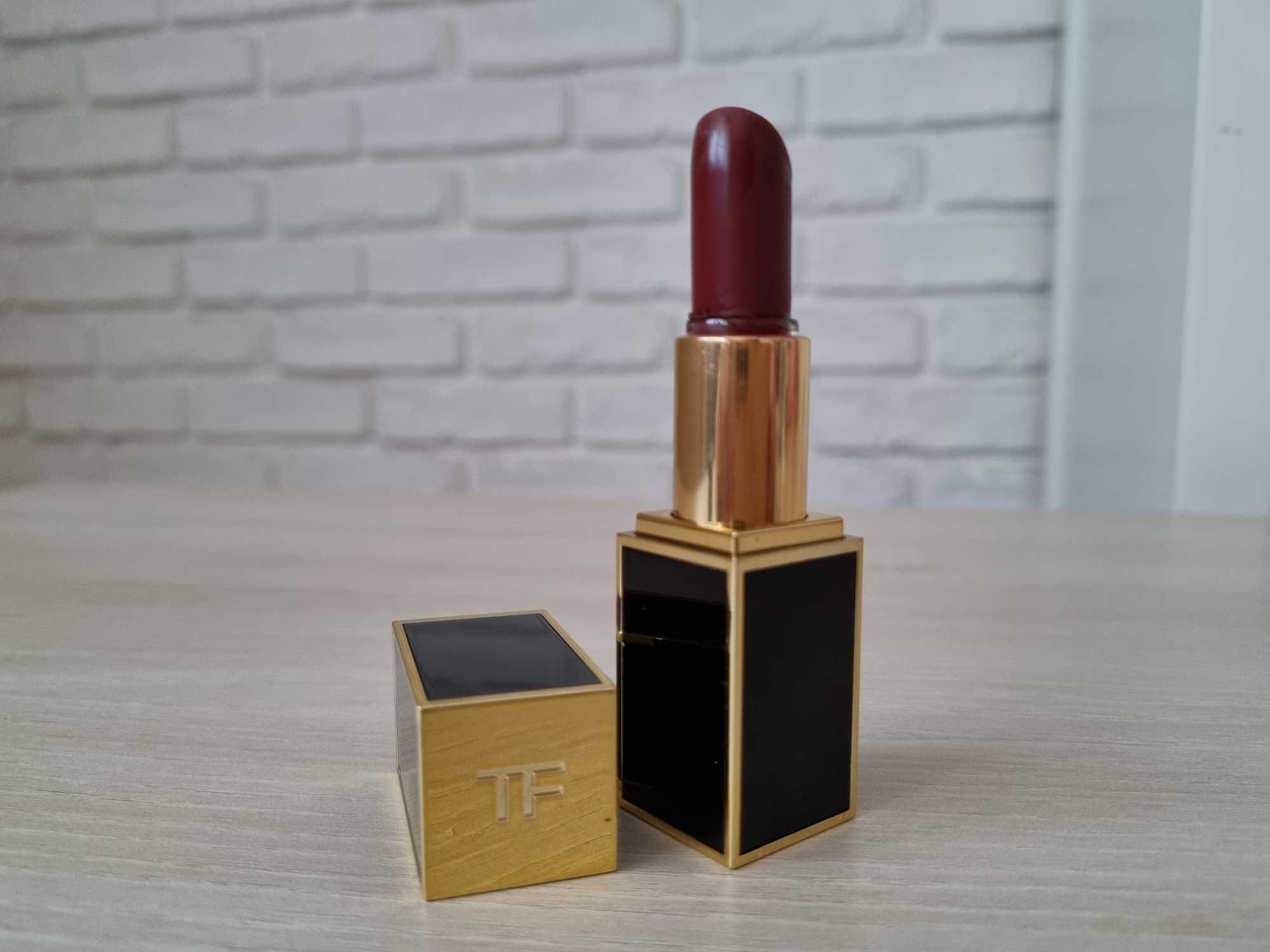 Tom Ford, matowa szminka 08 Velvet Cherry