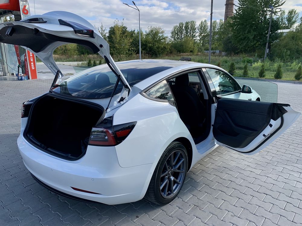 Tesla Model 3 2021 рестайл