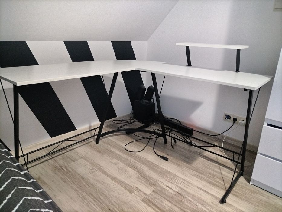 Biurko rogówke białe