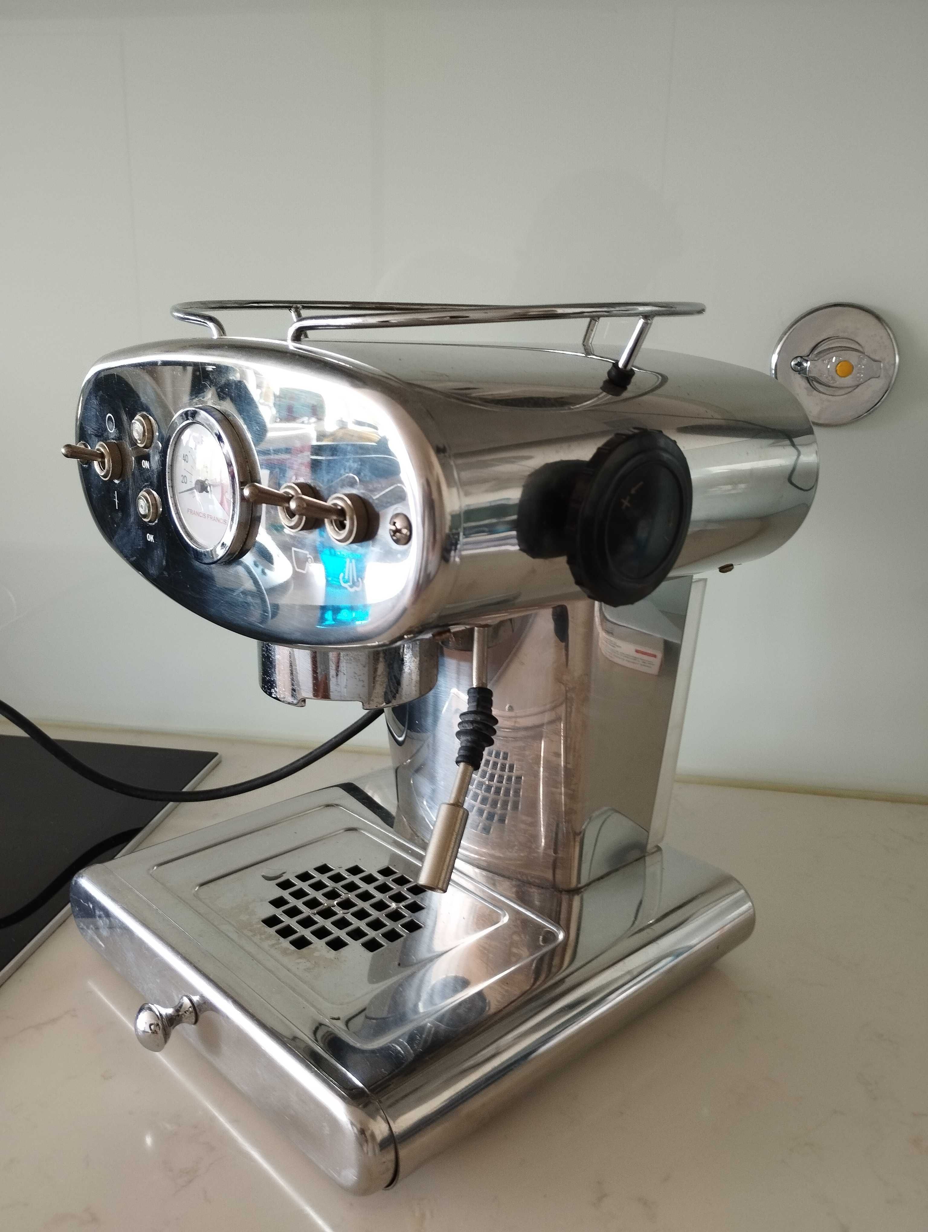 Francis Francis máquina café retro