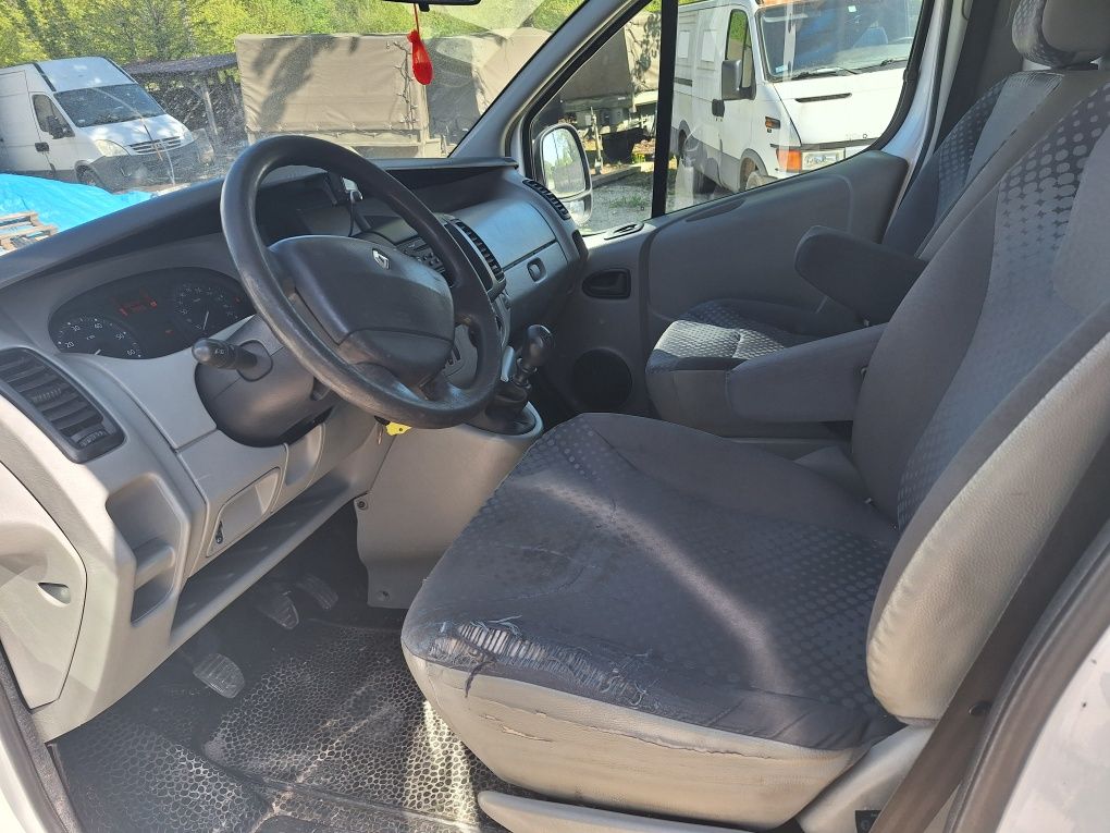 Renault trafic(vivaro) dci 115 klima navi hak