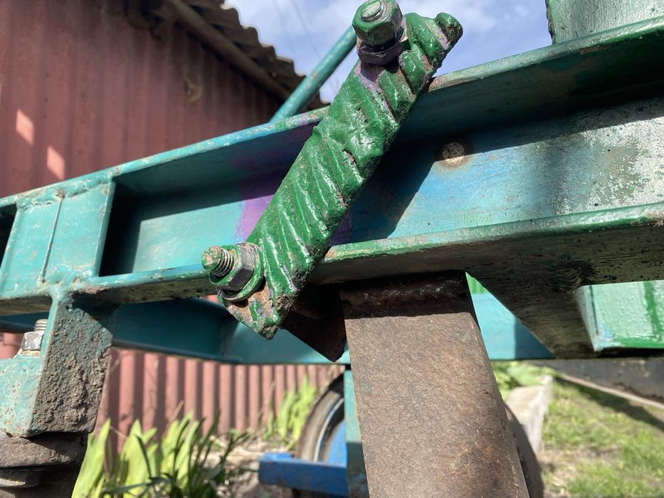 Плуг однокорпусний