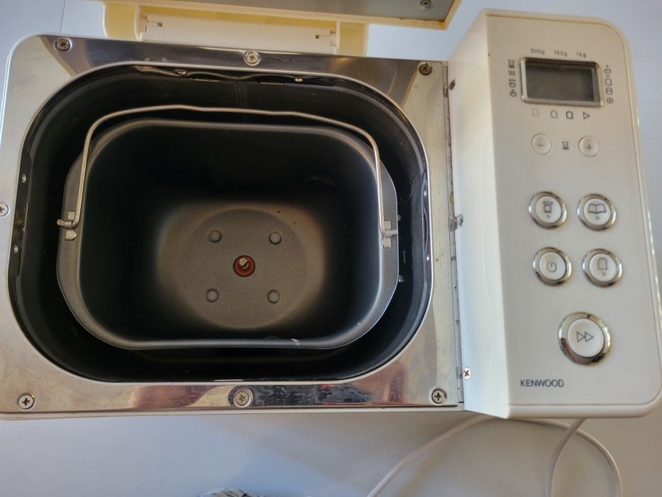 Продам хлiбопiчку  KENWOOD  в гарному станi