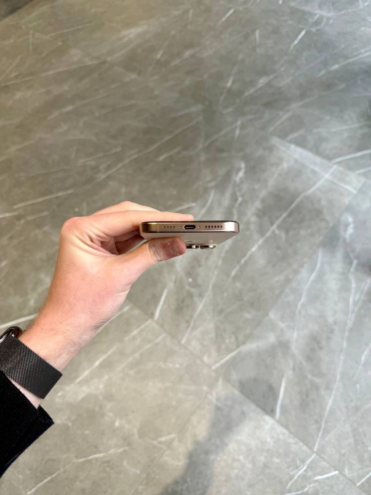 Б/у iPhone 16 Pro Max 256Gb Desert Гарантия от Магазина и Apple