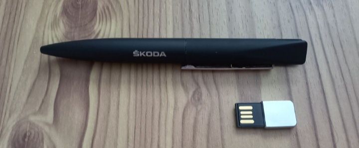 Ручка с флешкой оригинальная Шкода