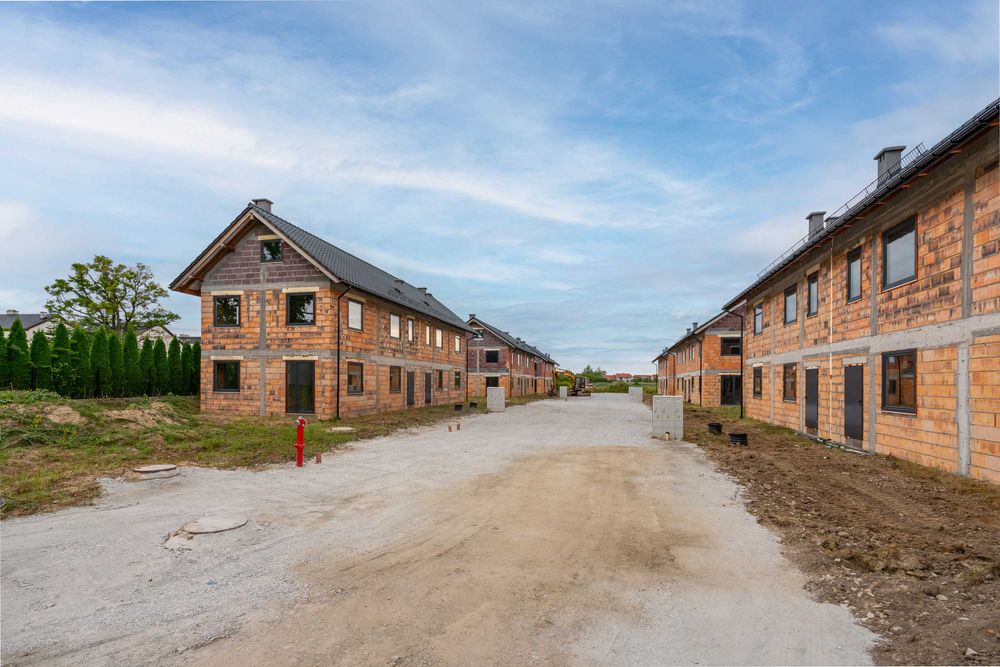 Domy przy lesie w Wilkszynie na granicy Wrocławia