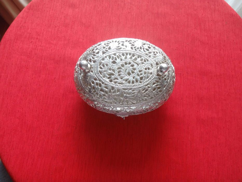 Srebrna szkatułka ażurowa