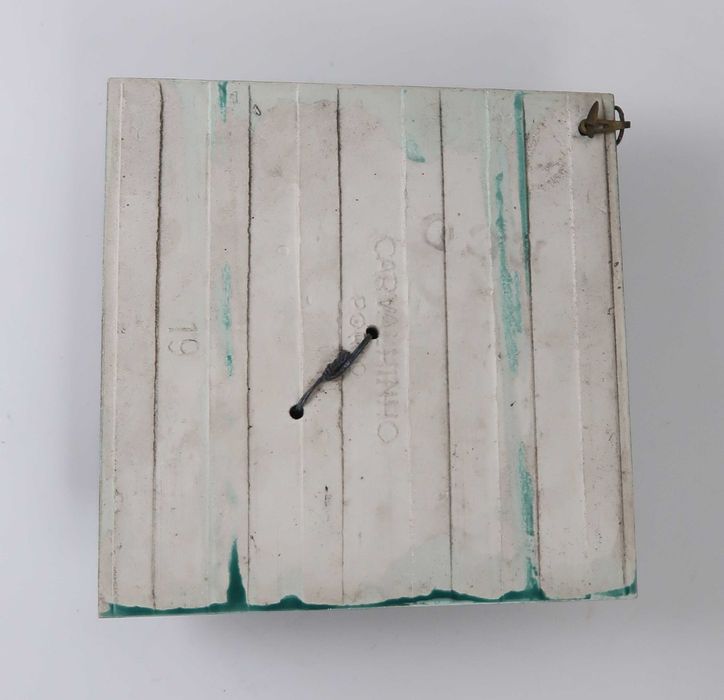 Azulejo antigo com figura em faiança