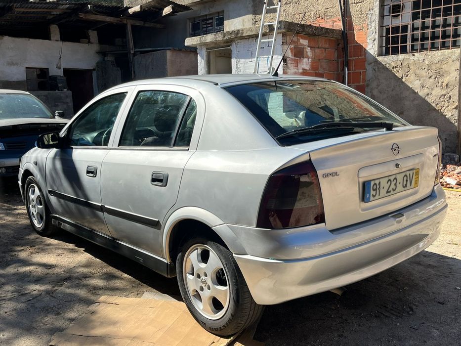Opel astra 2000 1.4 16v 
Gasolina 
Pneus bons 
Inspeção 2026
Em bom es