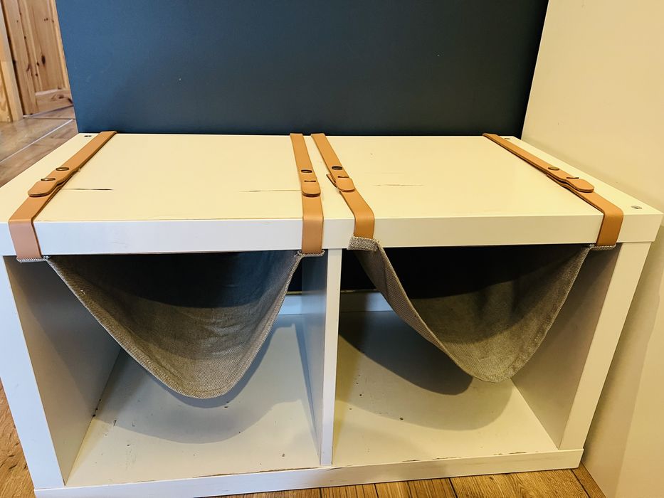 Organizer Kallax Ikea szary ze skórzanymi paskami hamak dla kota
