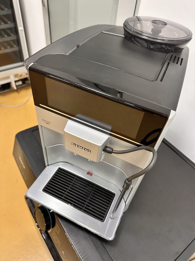 Siemens EQ6 plus s300 ekspres ciśnieniowy z ekspozycji