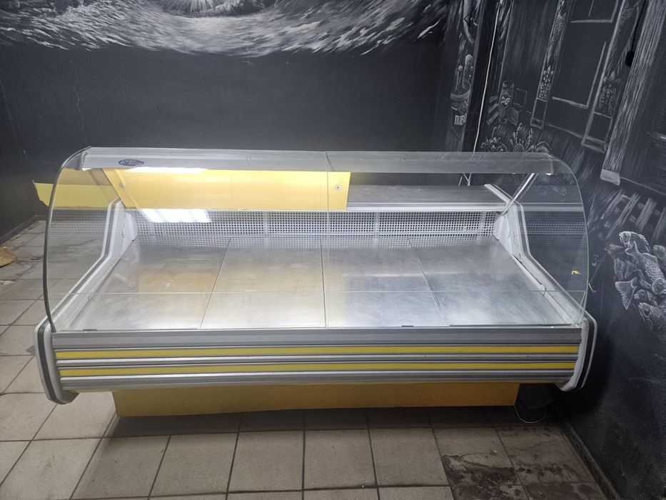 Холодильні вітрини та морозильна камера