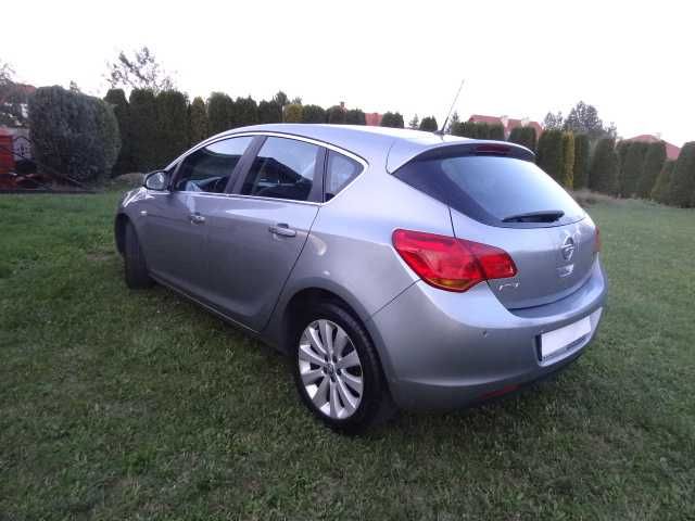 Opel Astra J 2010 rok 1.6 z gazem bardzo doinwestowany