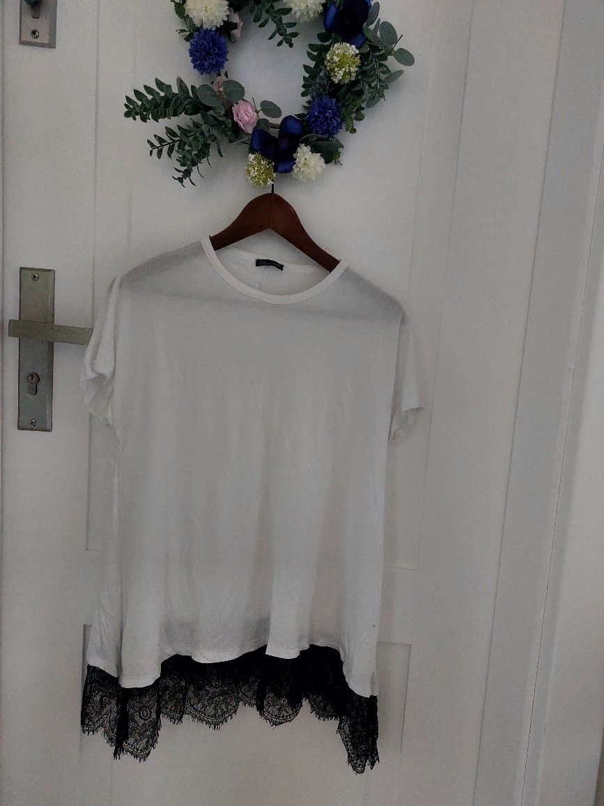 Koszulka Zara M,biała z eleganckim wykonczeniem