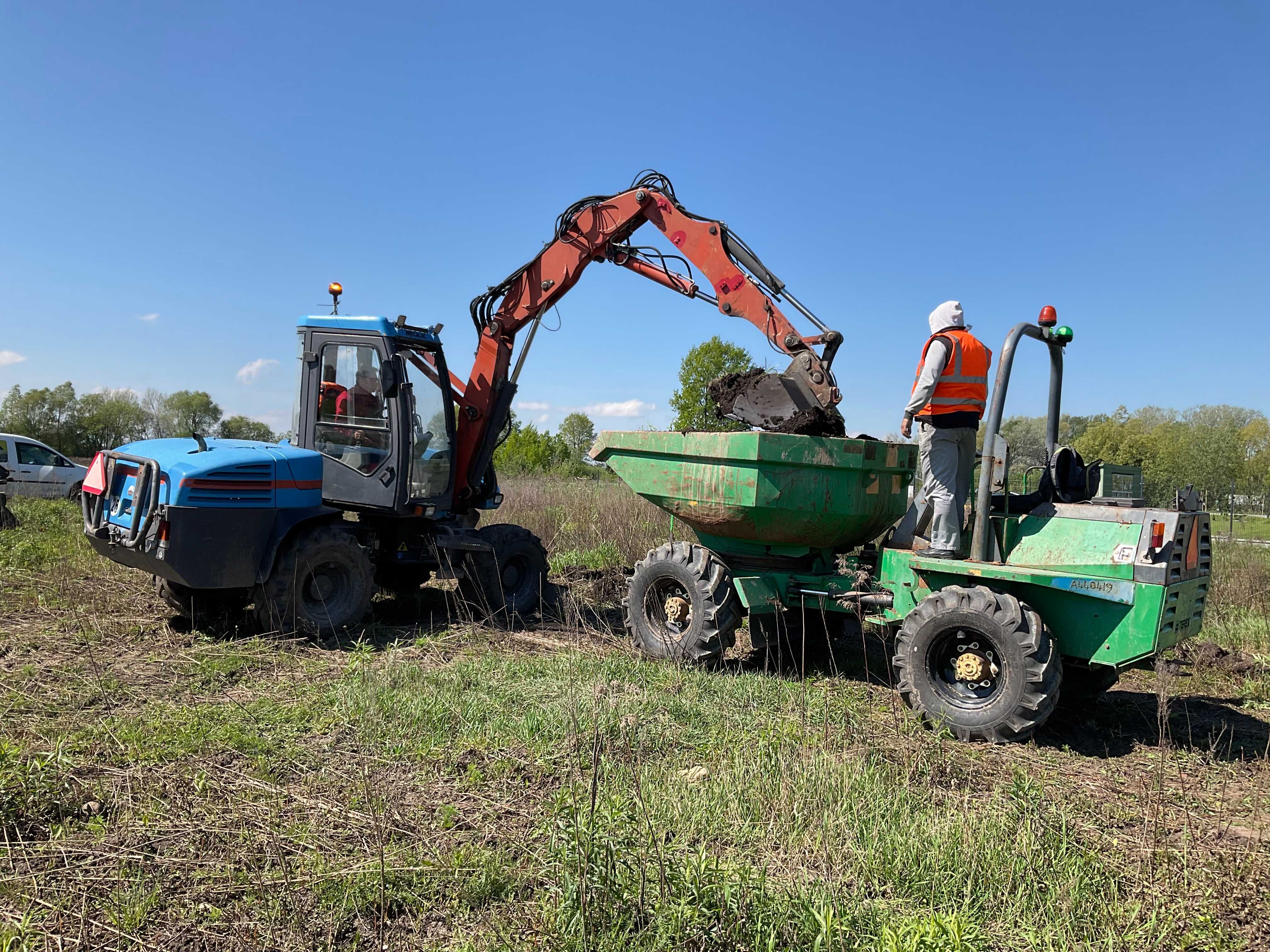 Mecalac prace ziemne rozładunki instalacje szamba wyburzenia Wrocław