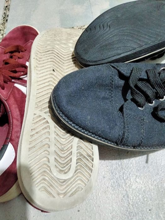 Três paras de sapatos número 42