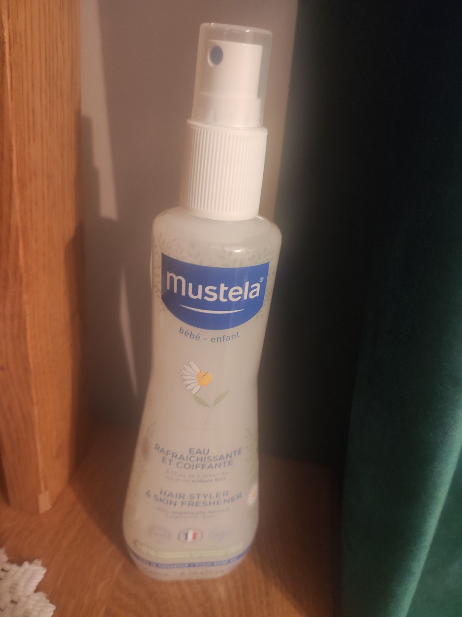 Mustela spray ułatwiający rozczesywanie włosów