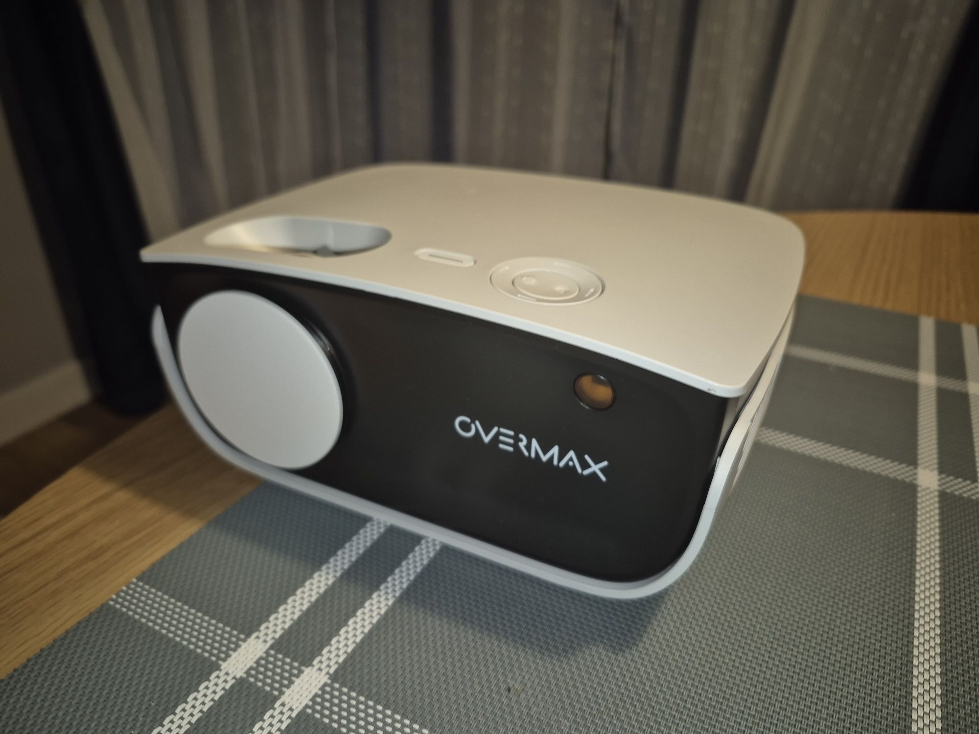 Projektor zestaw, chromecast , ekran 100"
