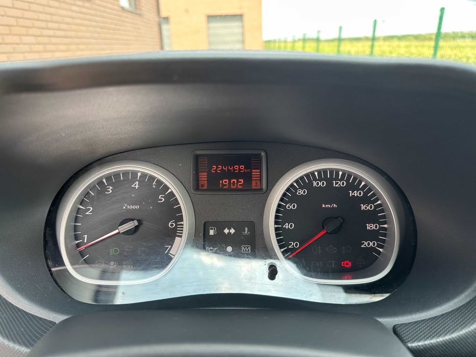 РЕНО дачія Дастер-газ бензин 2012