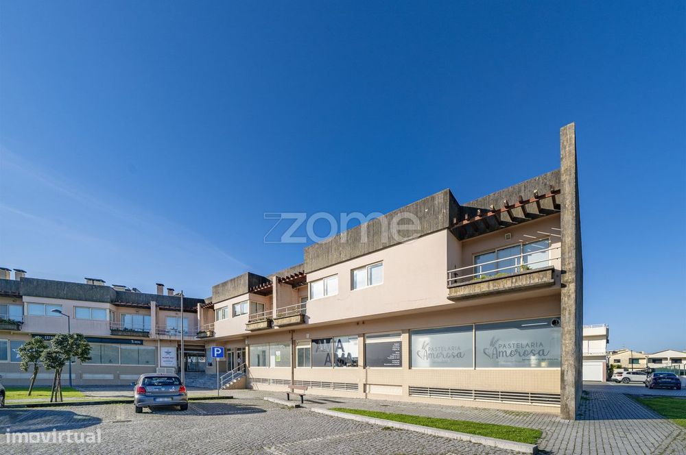 Loja com 18,90m2 junto a praia Amorosa em Chafé, Viana Castelo.