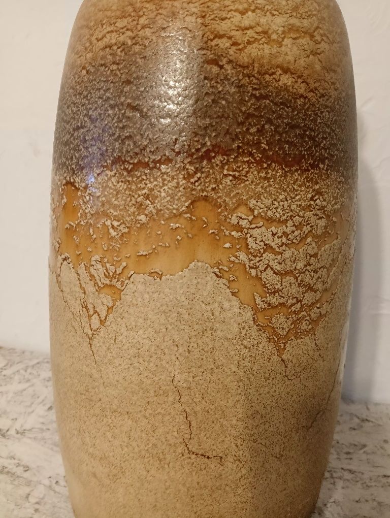 Zabytkowy wazon podłogowy z lawą