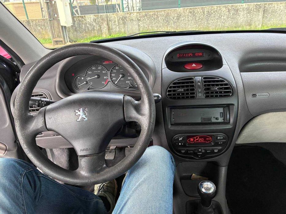 Peugeot 206 (Março 2005)