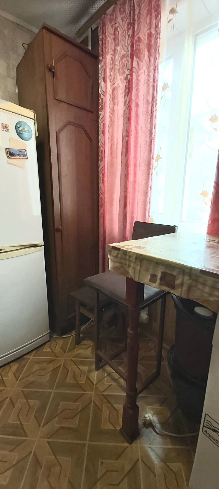 Продам 2 комнатную квартиру,  1 этаж с пристройкой