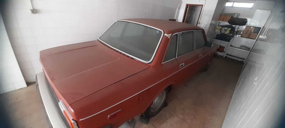 Volvo 244 DL Carro de garagem