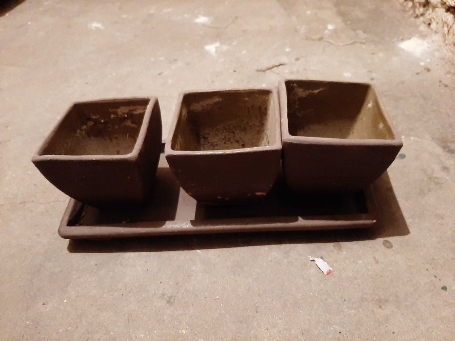 Sprzedam miski do kwiatków z podstawką - okolice SkyTowera