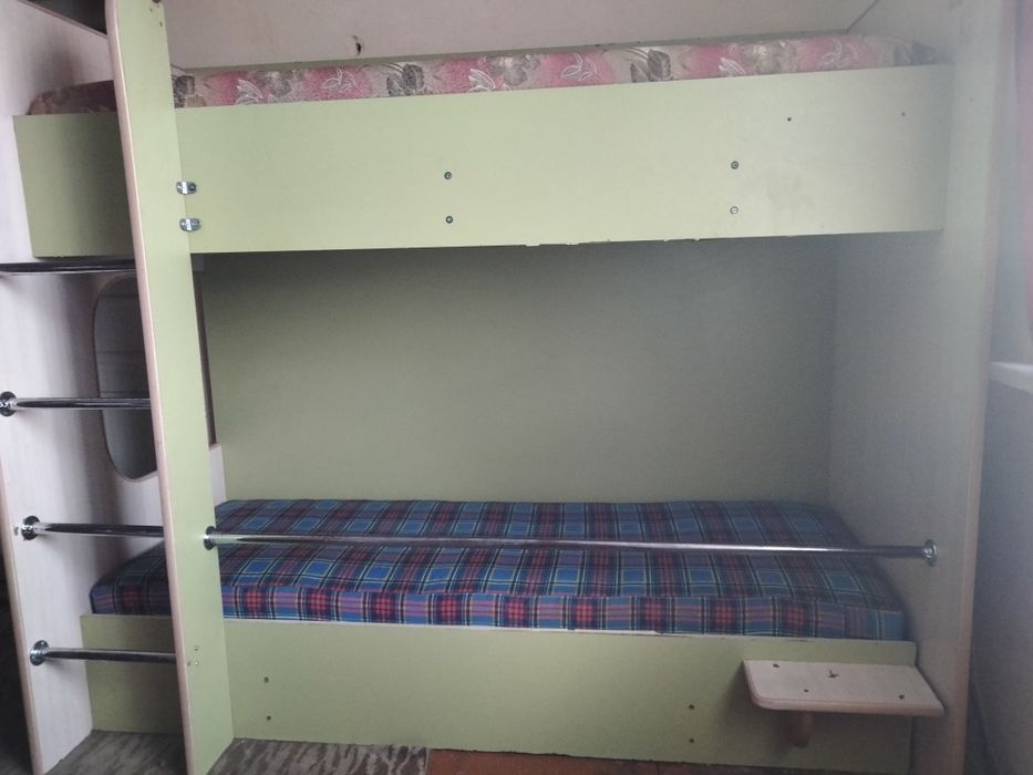 Двох Яросне ліжко