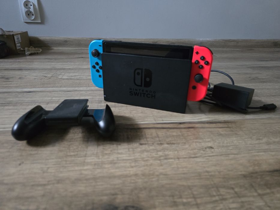 Nintendo Switch + pad i etui